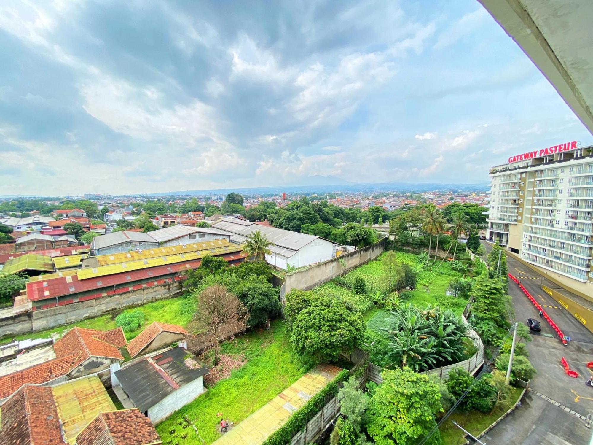 Comfort Designed 1br At Gateway Pasteur By Travelio Apartemen *